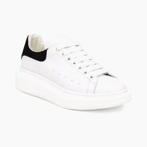 Alexander McQueen Women Sneakers size 38
Fits size 8-8.5